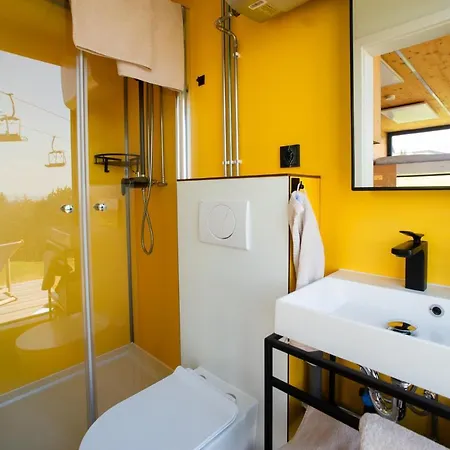 Bergheim Container Loft אכסניה